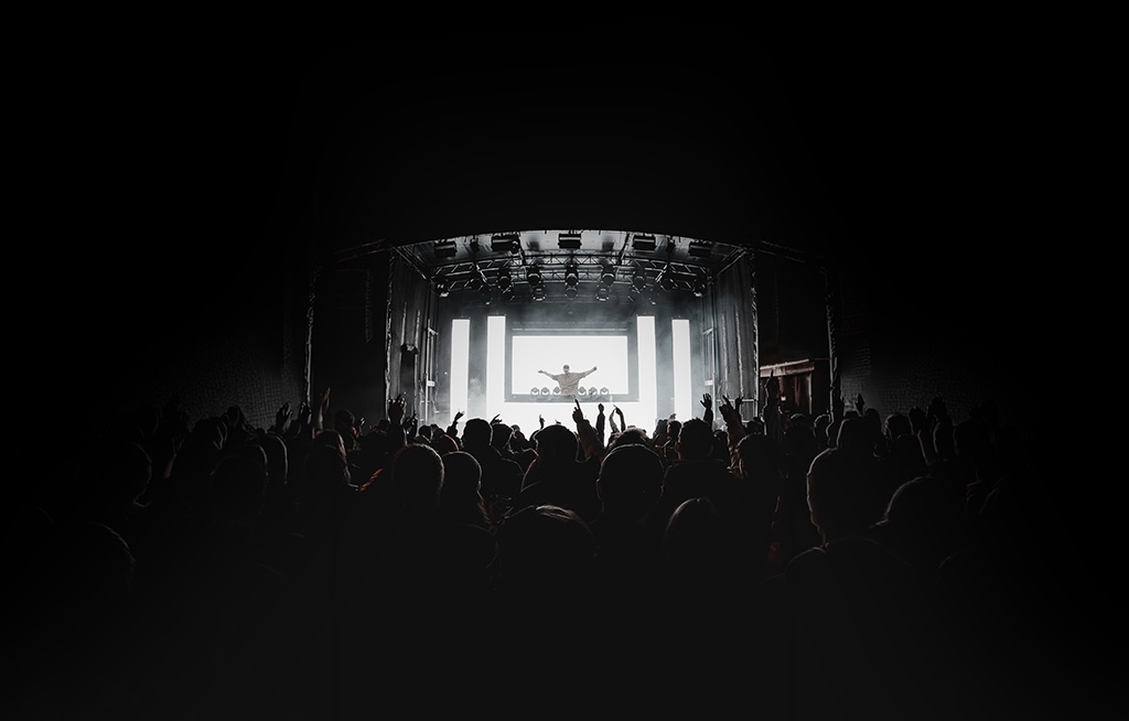 MĀT — DJ on stage